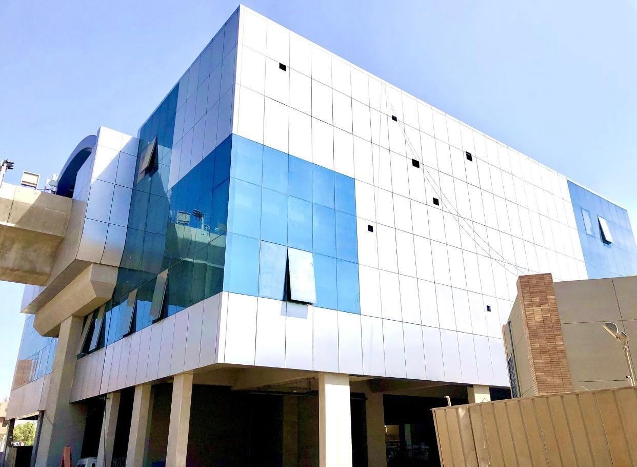 Aluminum composite and glass curtain wall façade