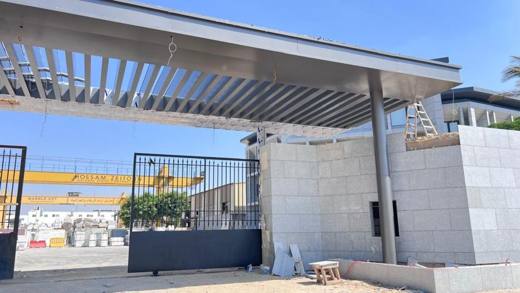 Finished canopy and gate, close view
